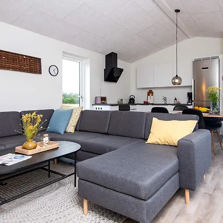 6 Person In Ansager-by Traum * Ansager